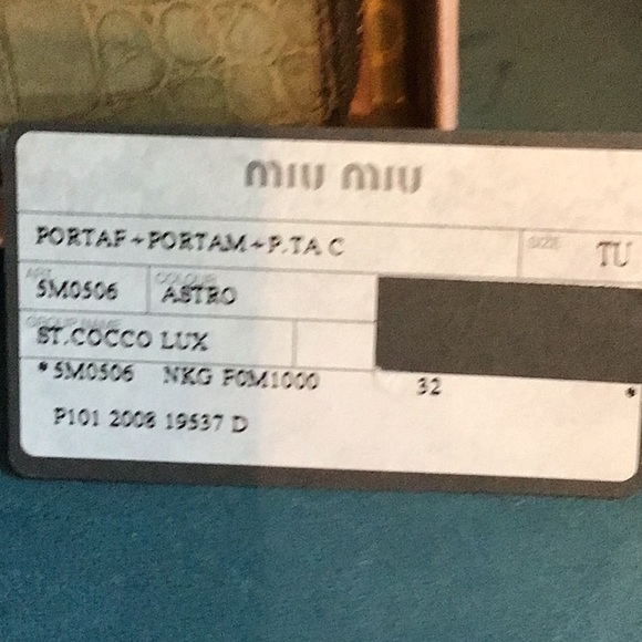 Miu Miu authentic zip around wallet - Picture 3 of 14